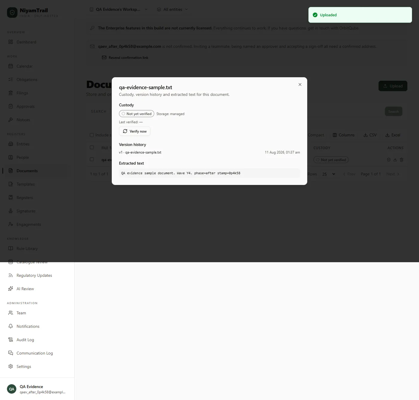 A document detail dialog showing custody status, storage mode, version history and the text extracted from the file.